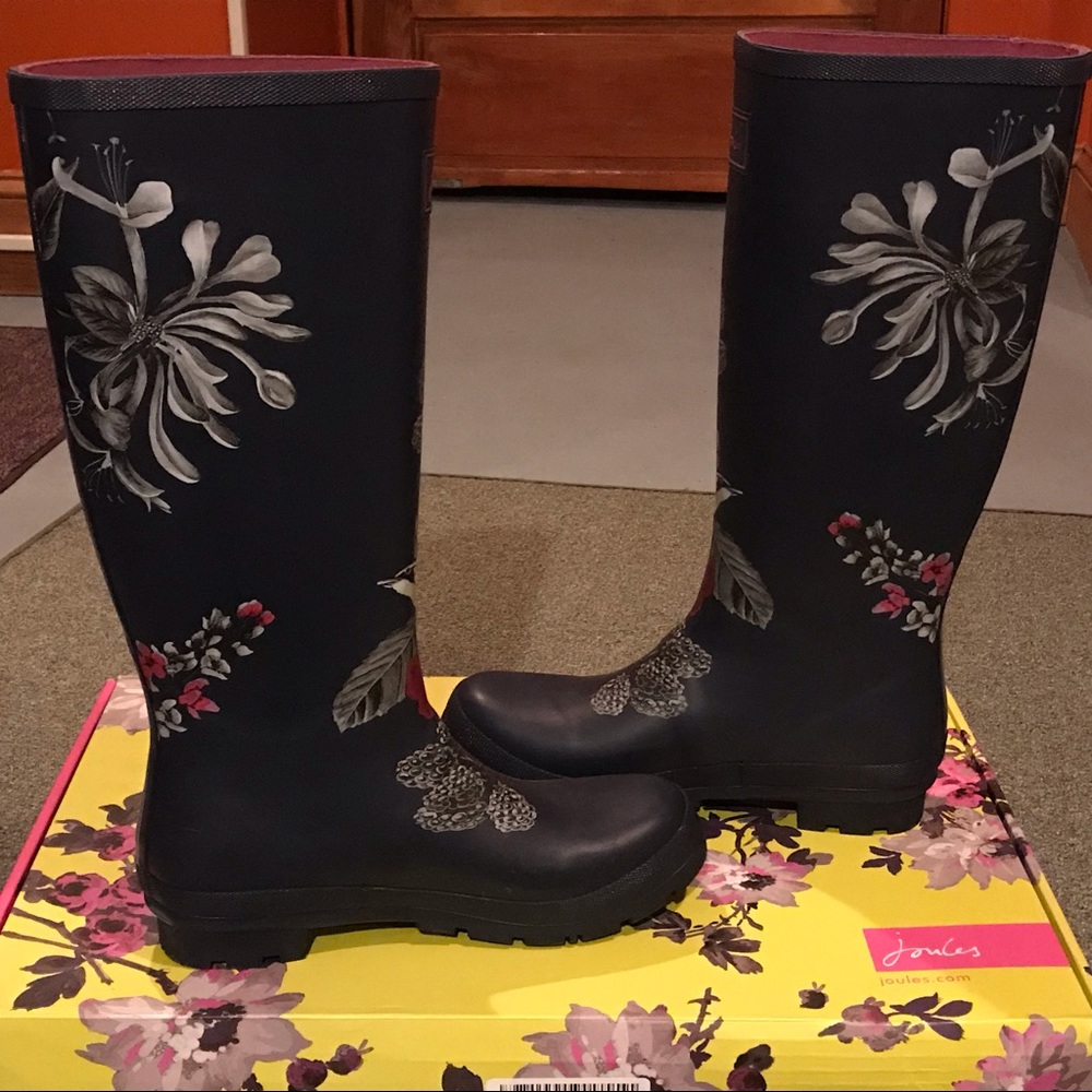 RUBBER BOOTS